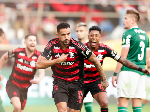Herói do título, Danilo atinge feito inédito na América do Sul e Europa