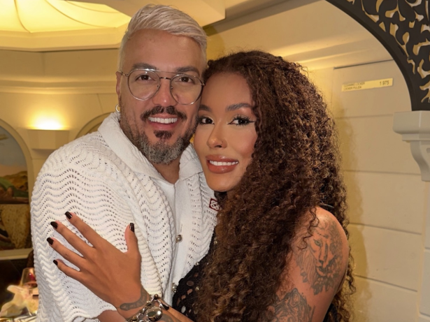 Irmã de Gracyanne Barbosa se declara para Belo: “Te amo muito”