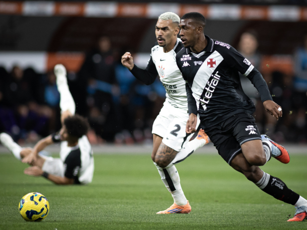 De crises às glórias rivais, Vasco e Corinthians têm cenários similares antes da Copa do Brasil