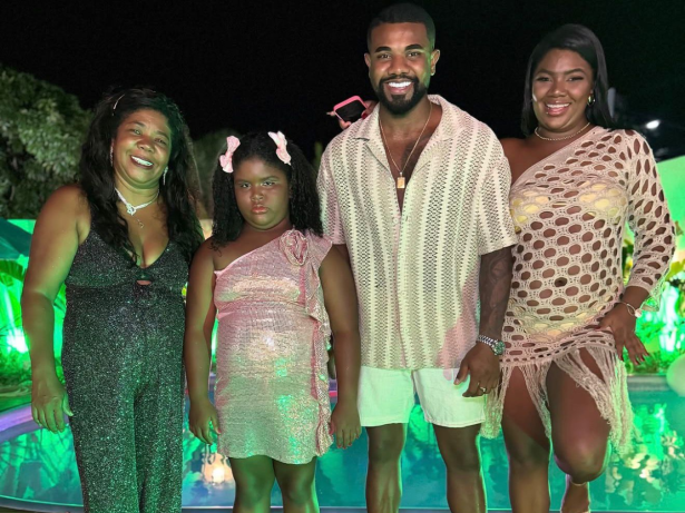 Davi Brito se revolta após família ser alvo de ataques: “Internet não é terra sem lei”