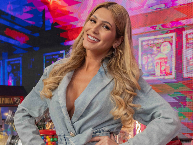 Livre, leve e solta! Lívia Andrade anuncia “solteirice” no “Domingão”