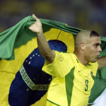 Ronaldo Fenômeno lembra mudança no visual para Copa de 2002: “Mães me atacando em todo lugar”