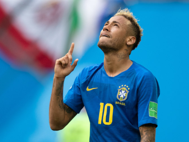 De sexta a domingo, 16 horas: Neymar passa dois dias seguidos jogando pôquer