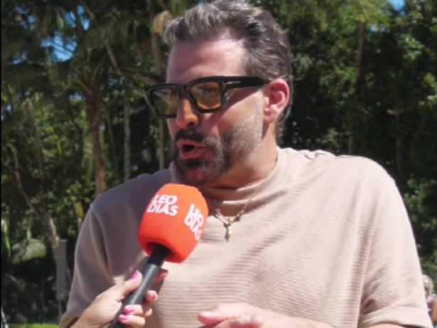Henri Castelli comenta acidente em que figurino pegou fogo durante “A Paixão de Cristo”