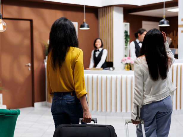 Adeus ficha de papel: sistema novo vai mudar o check-in em hotéis no Brasil