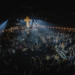 Nem sertanejo, nem funk: conheça a música gospel que domina o YouTube há uma semana