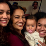 Dira Paes encanta com fotos dos bastidores de novela: “As 4 Graças enfim juntas”