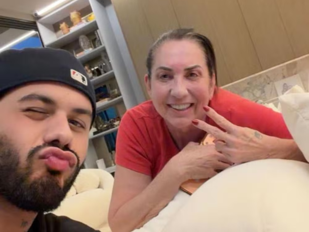 Na casa da ex: Zé Felipe posta foto com Margareth Serrão, mãe de Virginia Fonseca