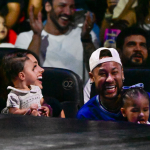 Neymar fecha sessão de circo para amigos e família em Santos e causa tumulto na saída