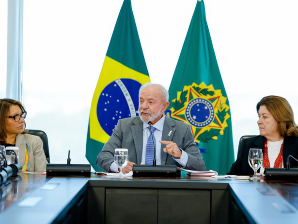 Lula revoga “taxa das blusinhas”, imposto criado pelo próprio governo