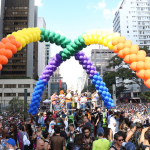 Sem cachê, com muito apoio! Artistas abrem mão de pagamento na Parada LGBT+ de SP