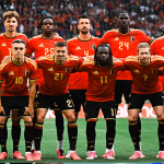 Titular da Bélgica é liberado para nascimento do filho e vai voltar à Copa do Mundo