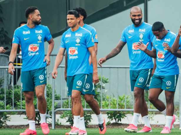 Brasil poupa mais da metade do time titular em primeiro treino antes do mata-mata