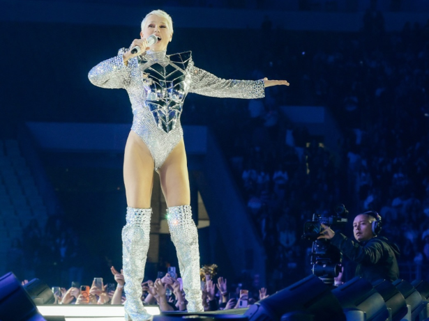 Globo transmite ao vivo show de despedida da nave de Xuxa no Maracanã