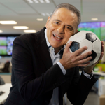 Luís Roberto retorna às transmissões na TV Globo após tratamento contra o câncer