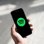 Quer tirar alguém do Top 50 do Spotify? Compre views pra ele que a plataforma derruba na hora