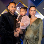 Mavie usa look avaliado em mais de R$ 8 mil em leilão beneficente de Neymar Jr.
