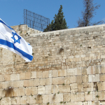 Israel ataca o Irã sem avisar aos Estados Unidos; país declara emergência