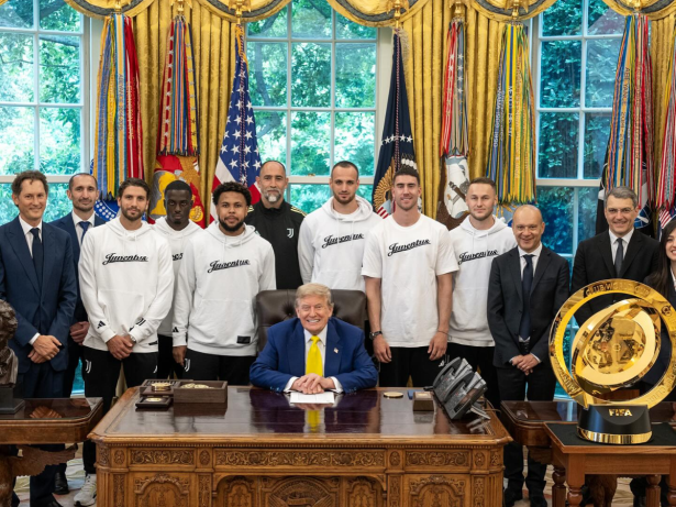 Donald Trump encontra time da Juventus e causa saia-justa na Casa Branca