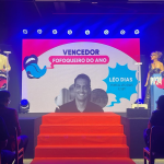 Leo Dias conquista o prêmio de “fofoqueiro do ano” no Fofoca Awards. Veja!