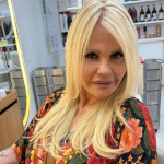 Monique Evans reflete sobre trajetória no aniversário e fala da relação com Bárbara