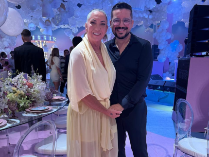 Namorado da mãe de Virginia dedica música ao celebrarem 6 meses de namoro