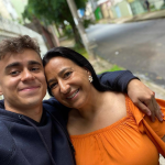 Nikolas Ferreira desmente morte da mãe após enxurrada de notícias falsas