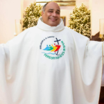 Padre Omar tem alta hospitalar após 17 dias internado e 8 costelas fraturadas