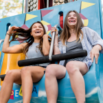 Parque de diversão e enjoo: especialista dá dicas para se divertir sem passar mal