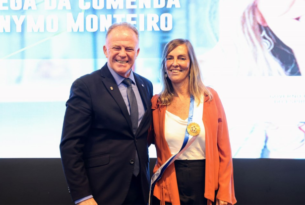 Pesquisadora da polilaminina recebe maior honraria do governo do Espírito Santo