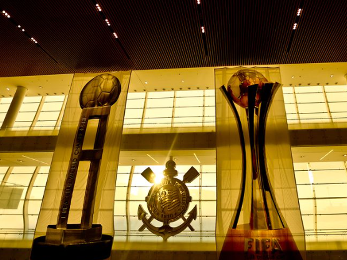 O Corinthians rebateu provocação do Palmeiras com taças do Mundial de Clubes (Reprodução)