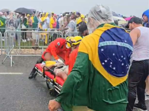 Queda de raio deixa mais de 70 feridos em ato de Nikolas Ferreira em Brasília
