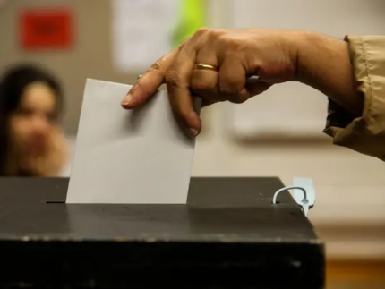 Reino Unido pretende diminuir idade mínima de voto para 16 anos