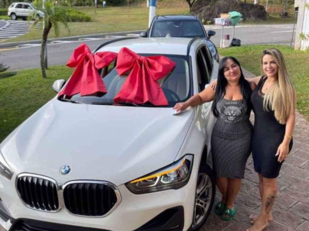 foto solange bezerra mae deolane carro 2024