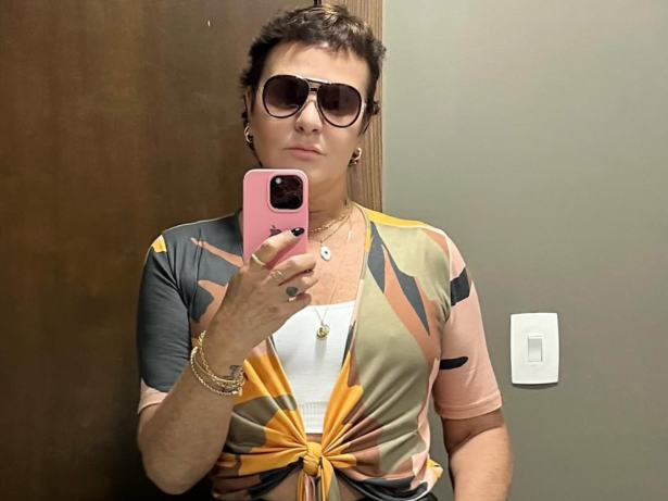 “Somente bloqueio hormonal”, diz mãe de Isis Valverde sobre tratamento contra câncer