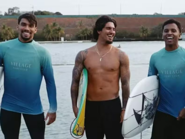 Paquetá e Rodrygo surfam com Gabriel Medina antes de apresentação na seleção