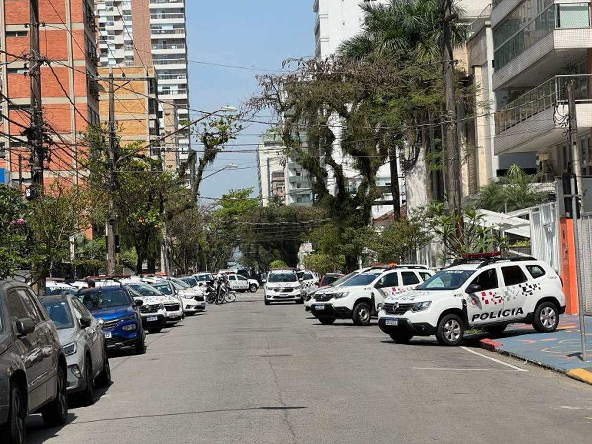 Prédio de luxo em Santos teve manhã de terror com reféns, tiroteio e bandidos feridos (Felipy Brandão)