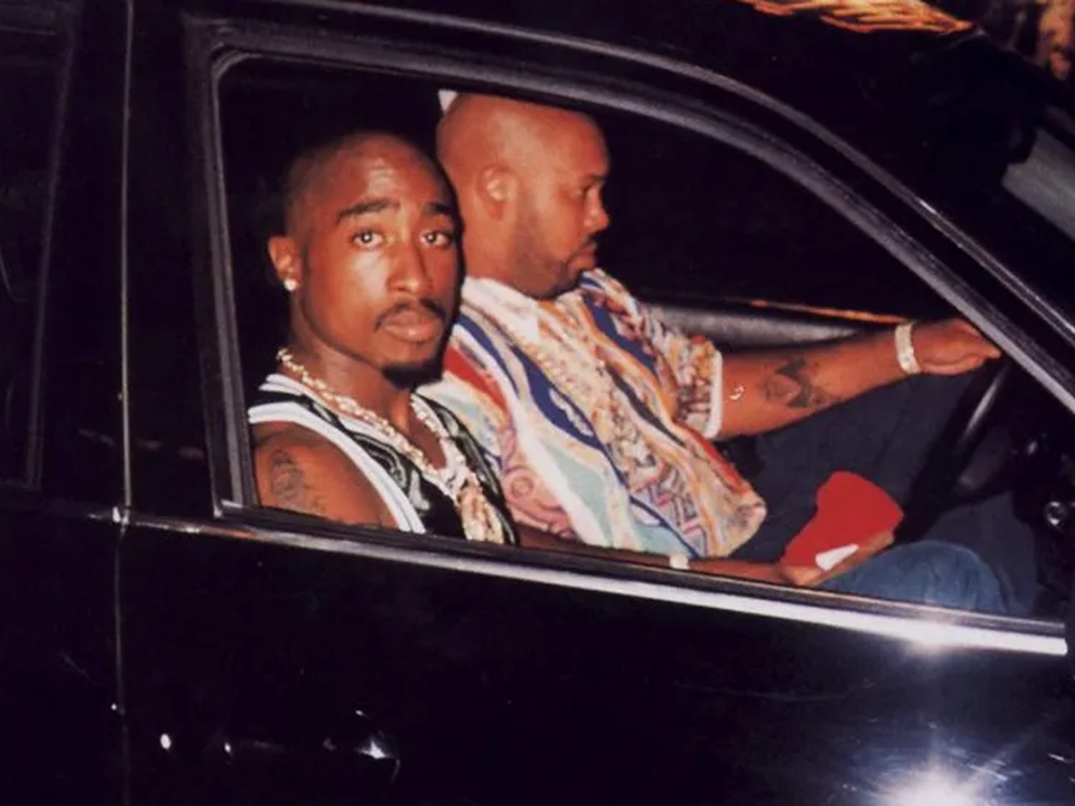 Tupac ao lado de Suge Knight, pouco antes de ser baleado (Reprodução)