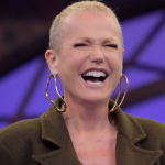 Xuxa tem alta hospitalar após cirurgia no joelho