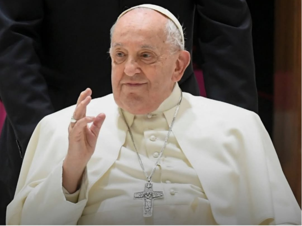 Papa Francisco permanece estável e faz fisioterapia, atualiza Vaticano