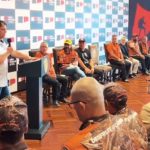 Tarcísio de Freitas recebe grupo Legendários no Palácio dos Bandeirantes