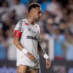 Do início ao fim: saiba o que Neymar, Cuca e árbitros disseram durante polêmica da substituição