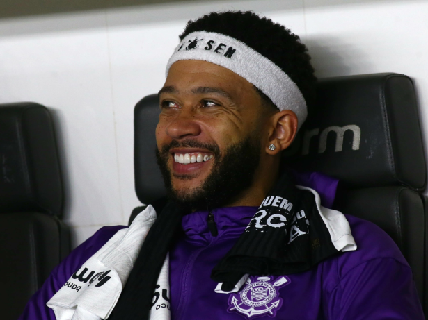 Entre dívida milionária e futuro indefinido, Corinthians renegocia pendências com Memphis