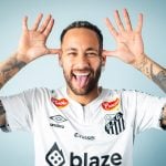 “Parças” de Neymar Jr. lotam camarote em reestreia do craque no Santos