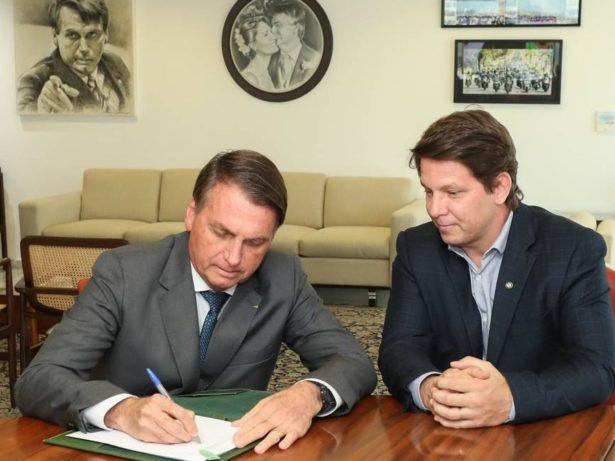 “Dark Horse”: Mario Frias explica por que o filme sobre Bolsonaro foi gravado em inglês