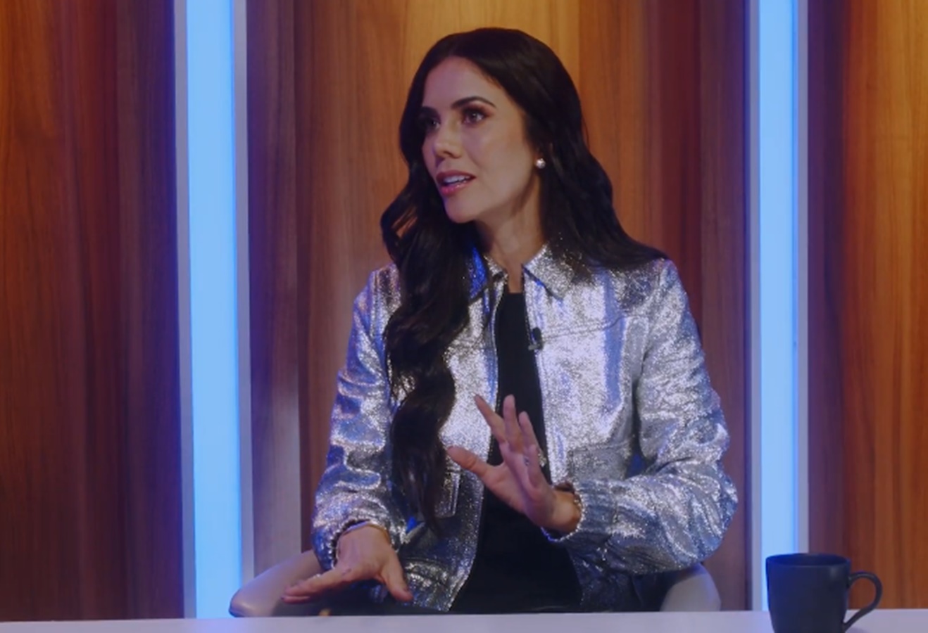 Daniela Albuquerque em entrevista no Programa Flávio Ricco, da Leo Dias TV / Reprodução 