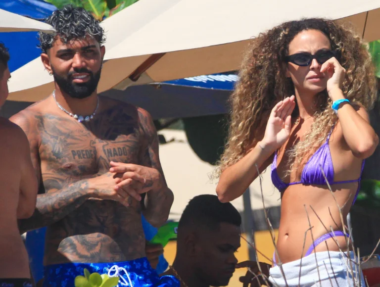 Gabigol é flagrado com a ex de Vini Jr curtindo praia no Rio