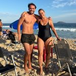 Filho de Giulia Gam e Pedro Bial chama atenção em dia de praia; conheça Theo Bial
