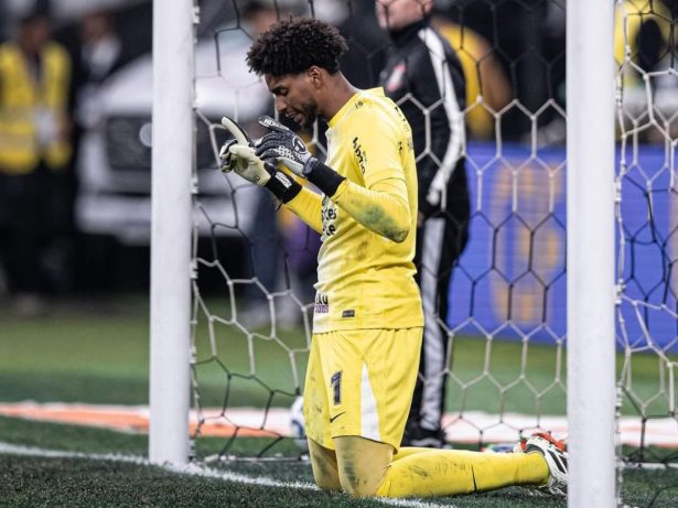 Hugo Souza ultrapassa Dida em pênaltis defendidos pelo Corinthians