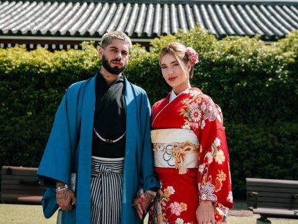 Virginia e Zé Felipe entram no clima e vestem trajes típicos em templo no Japão